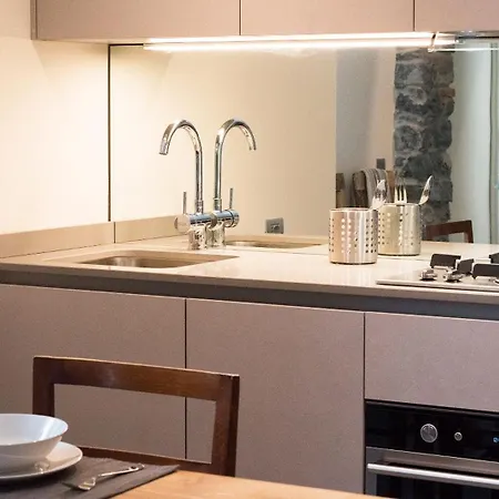 Joivy Elegant 1br Flat Near Centre 코모